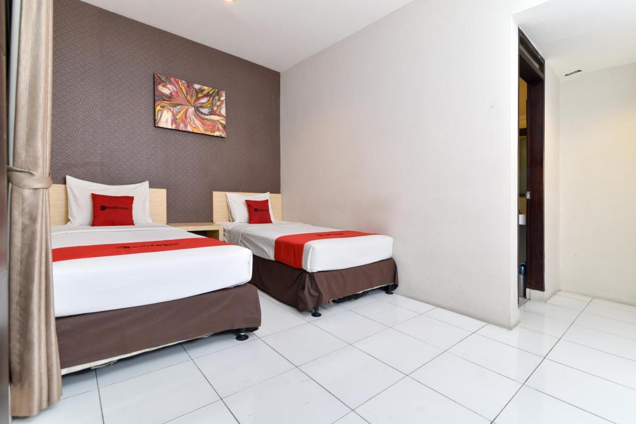 Reddoorz Plus @ Raya Legian Ngoại thất bức ảnh